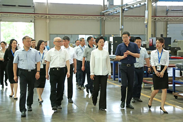 湘潭市委副書記、市政府黨組書記、市長(zhǎng)張迎春一行蒞臨威勝電氣調(diào)研指導(dǎo)